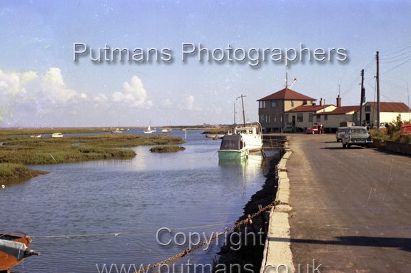 Ref 2101 Yacht Club c1960