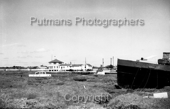 Ref 2181 Yacht Club & Houseboats 1956