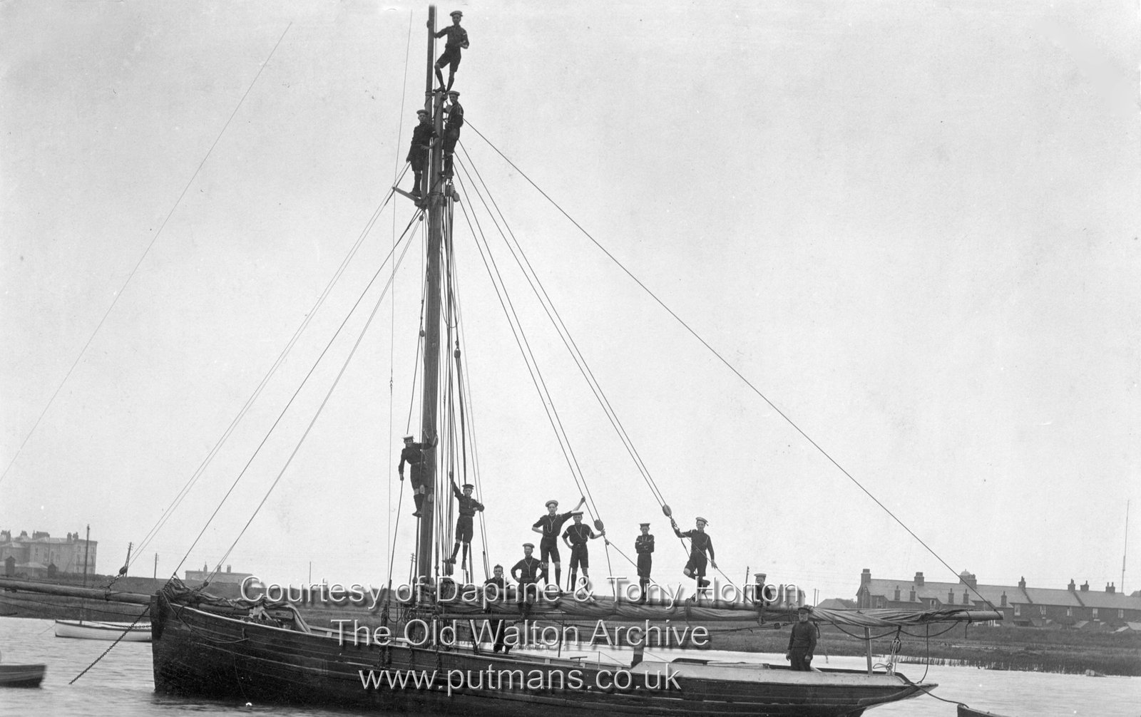 Ref 3212 Sea Scouts on Smack "Ripple" 1911