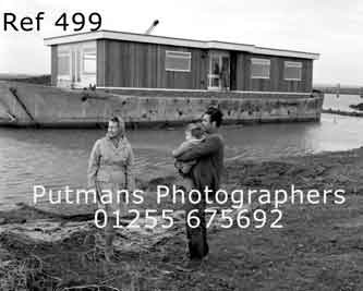 Ref 499 Mr & Mrs John Titchmarsh & daughter Helen by their house on a barge