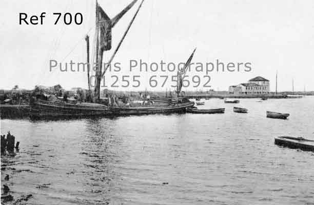 Ref 700 Yacht Club + Barge in river