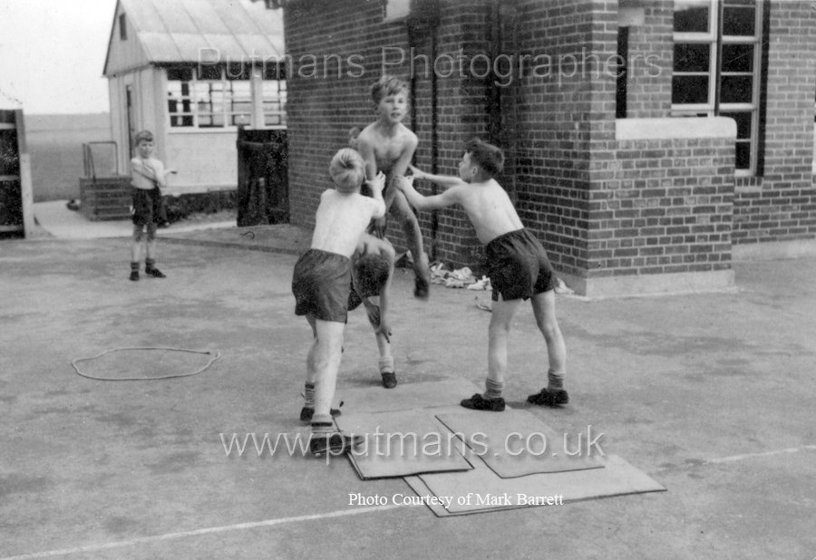 Ref N7 PE in the playground with no resources