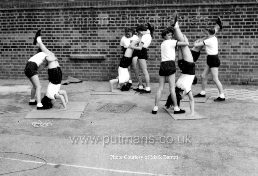 Ref N8 PE in the playground with no resources