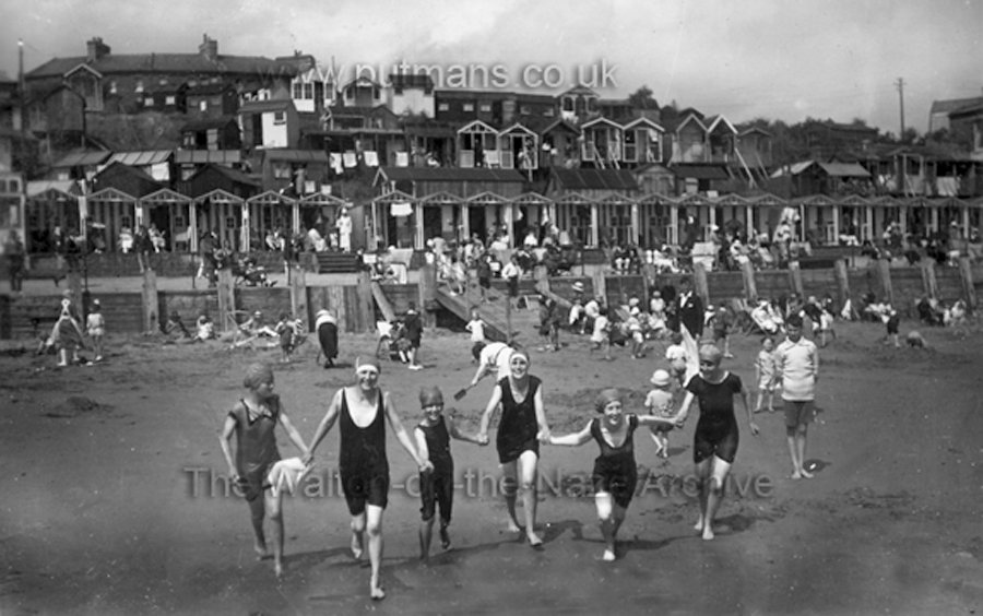 Ref 1665 Pier Beach bathers
