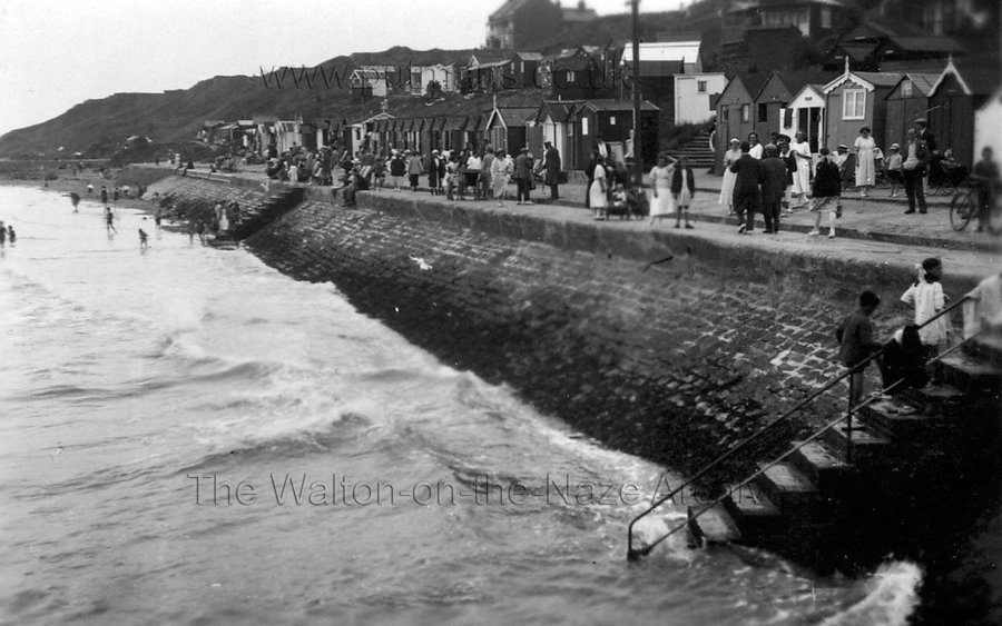Ref 1706 Southcliff promenade at High Tide