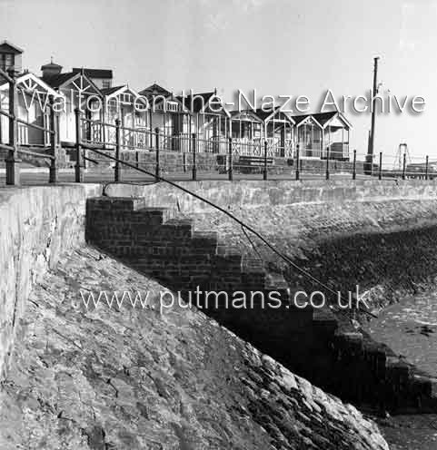 Ref 1773 Southcliff beach huts 1949