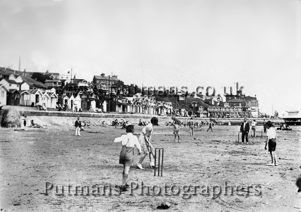Ref 203 Southcliff beach cricket