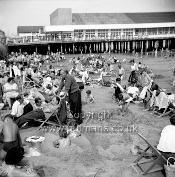 Ref 2037 Pier Beach 1966