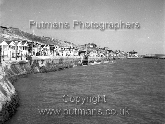 Ref 2052 Southcliff High Tide 1966