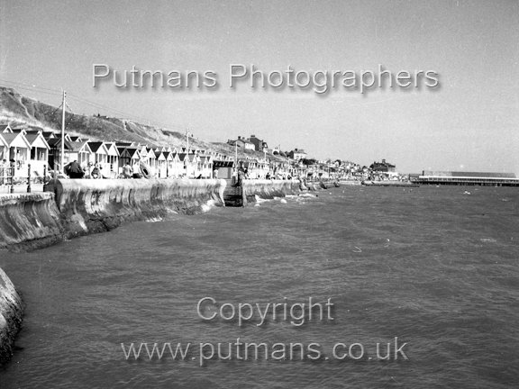 Ref 2056 Southcliff High Tide 1966