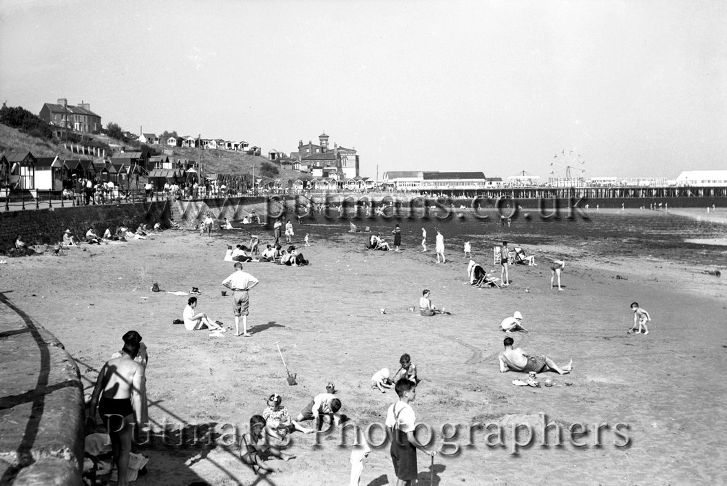 Ref 250 Southcliff beach looking towards pier