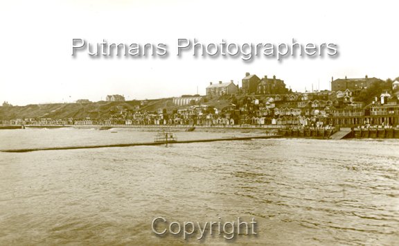 Ref 2792 Southcliff from the pier c1945