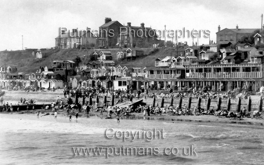 Ref 2900 Pier beach and Hutland