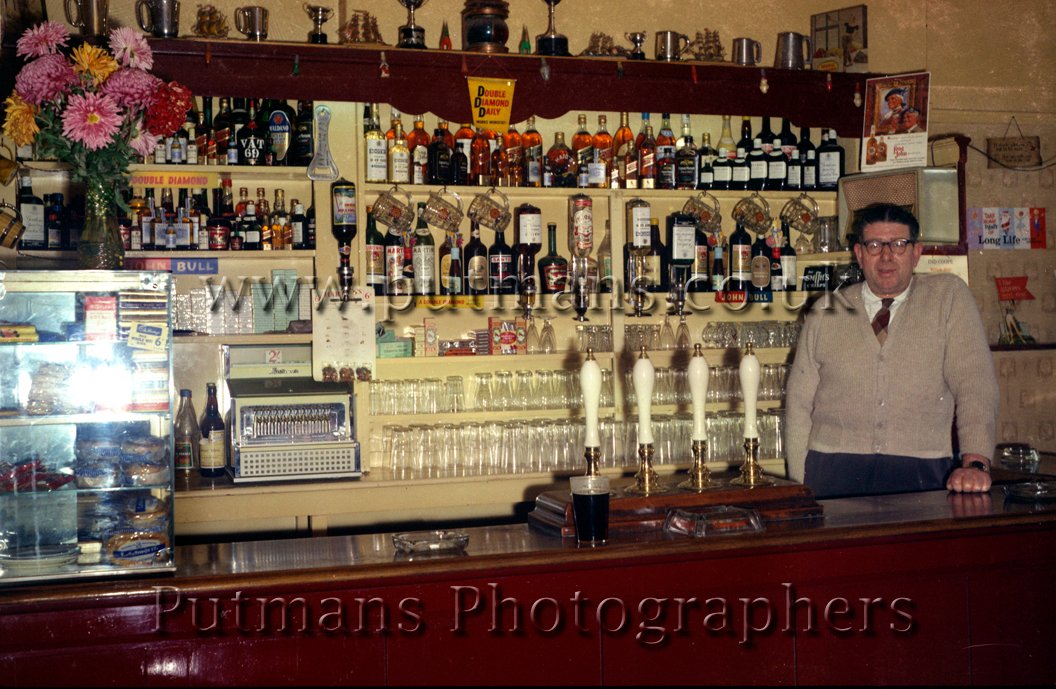 Ref 1278 The Victory bar - Bert Lindsell publican