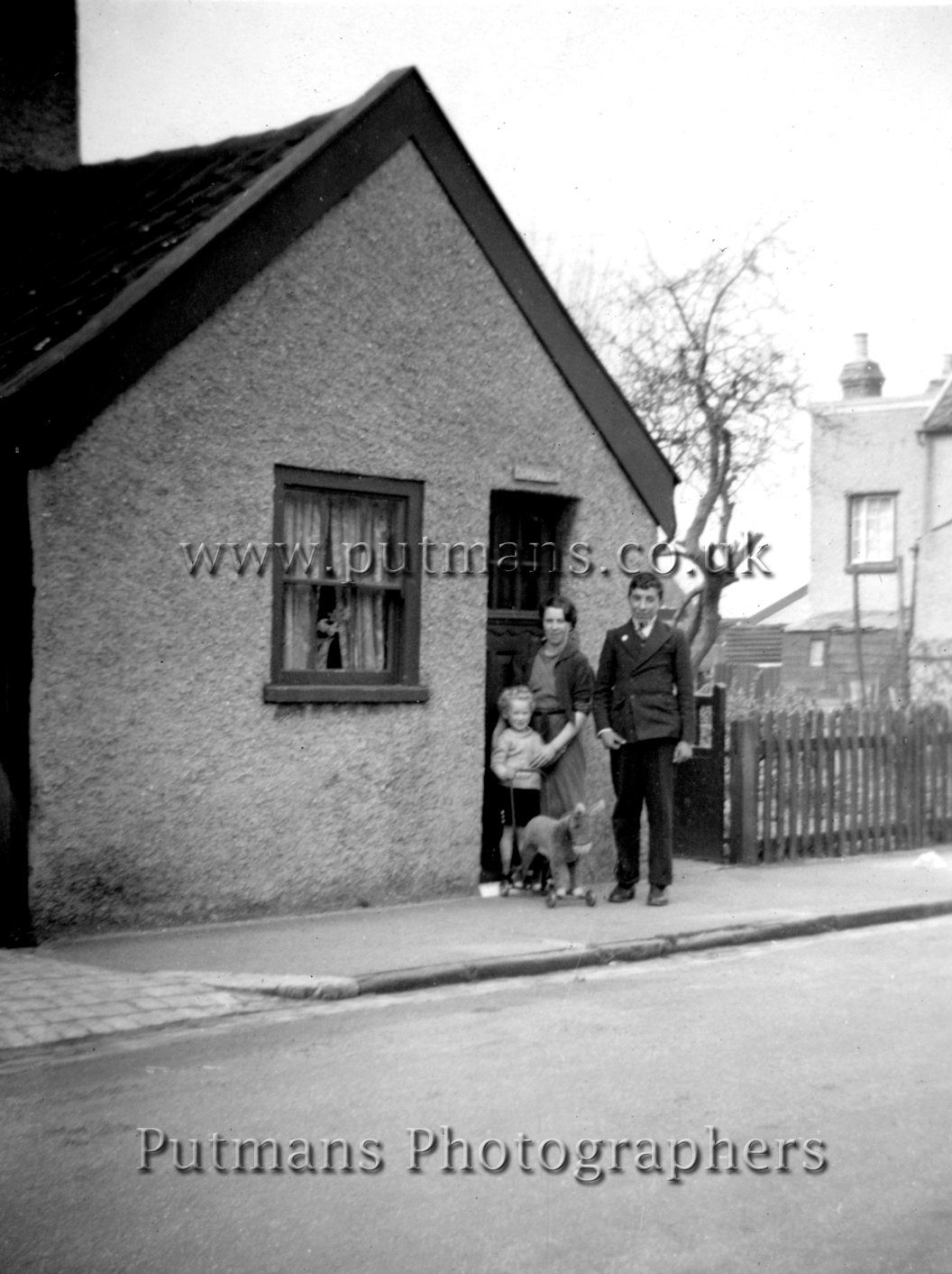 Ref 1295 'Rudyard' North Street - Doris & Owen Dawson at doorway