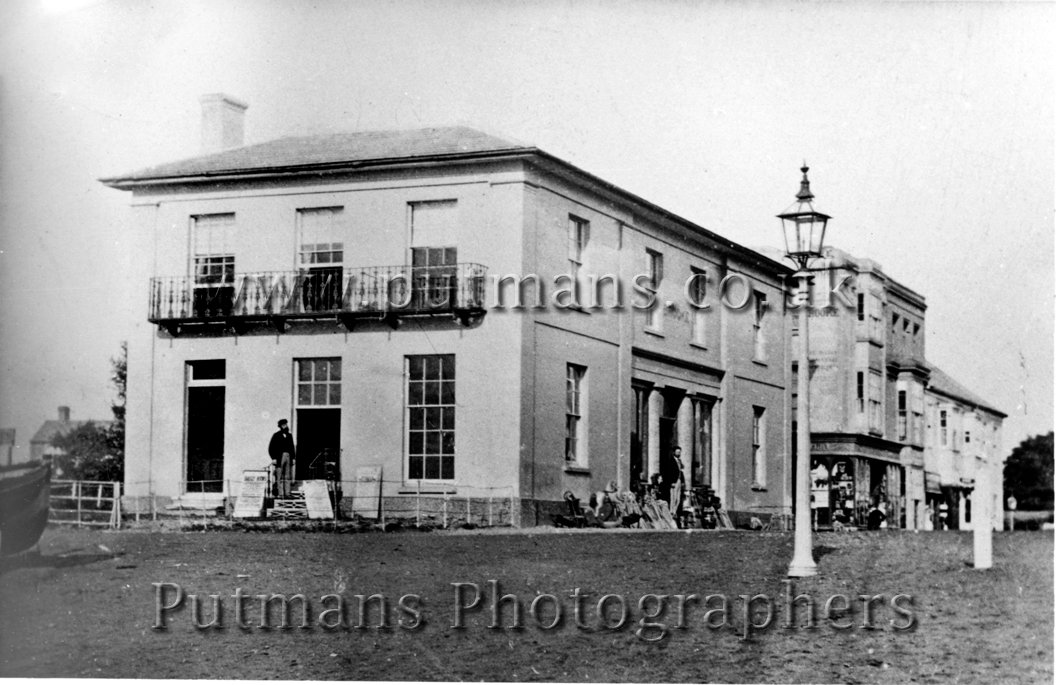 Ref 195 Brookes Bazaar & Old Pier Street