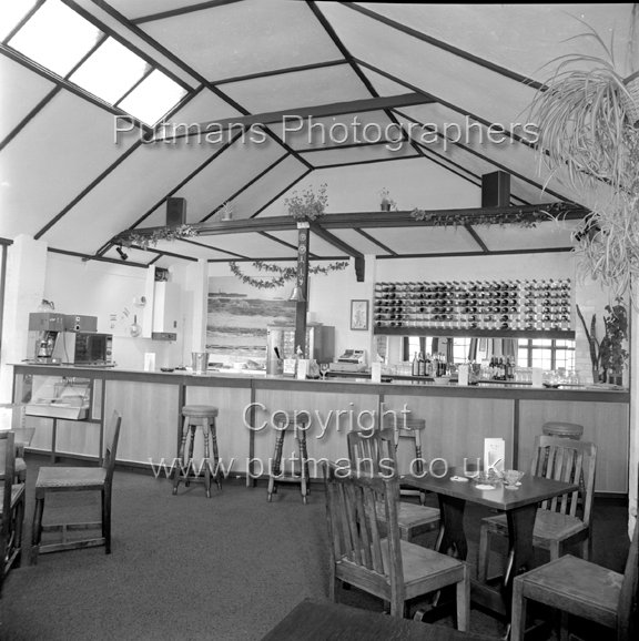 Ref 2446 Mr H's Wine Bar Interior Newgate Street June 1982