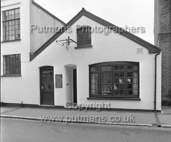 Ref 2448 Mr H's Wine Bar Exterior Newgate Street June 1982