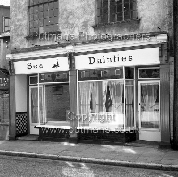 Ref 2595 Sea Dainties, Newgate Street 5.5.1959