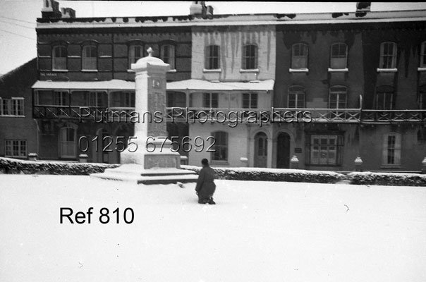 Ref 810 The War Memorial at Station site under snow